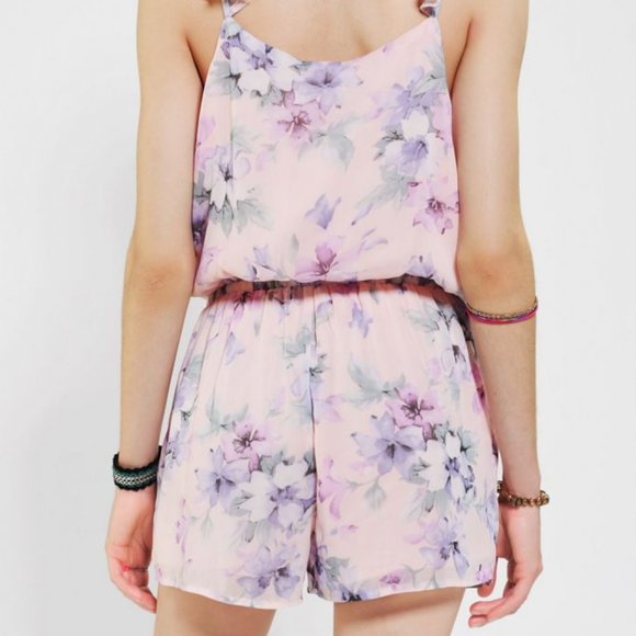 Urban Outfitters Floral Romper - Picture 4 of 10